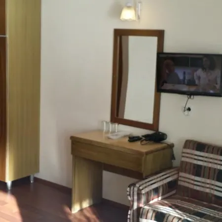 Otel Berlin 2*